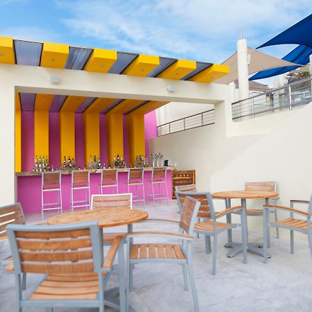 Crown Paradise Club Cancun Exterior photo Rooftop bar at the Hotel Icon