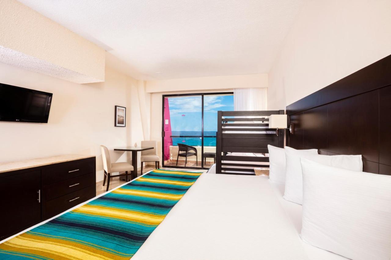 Crown Paradise Club Cancun Exterior photo A room at the hotel
