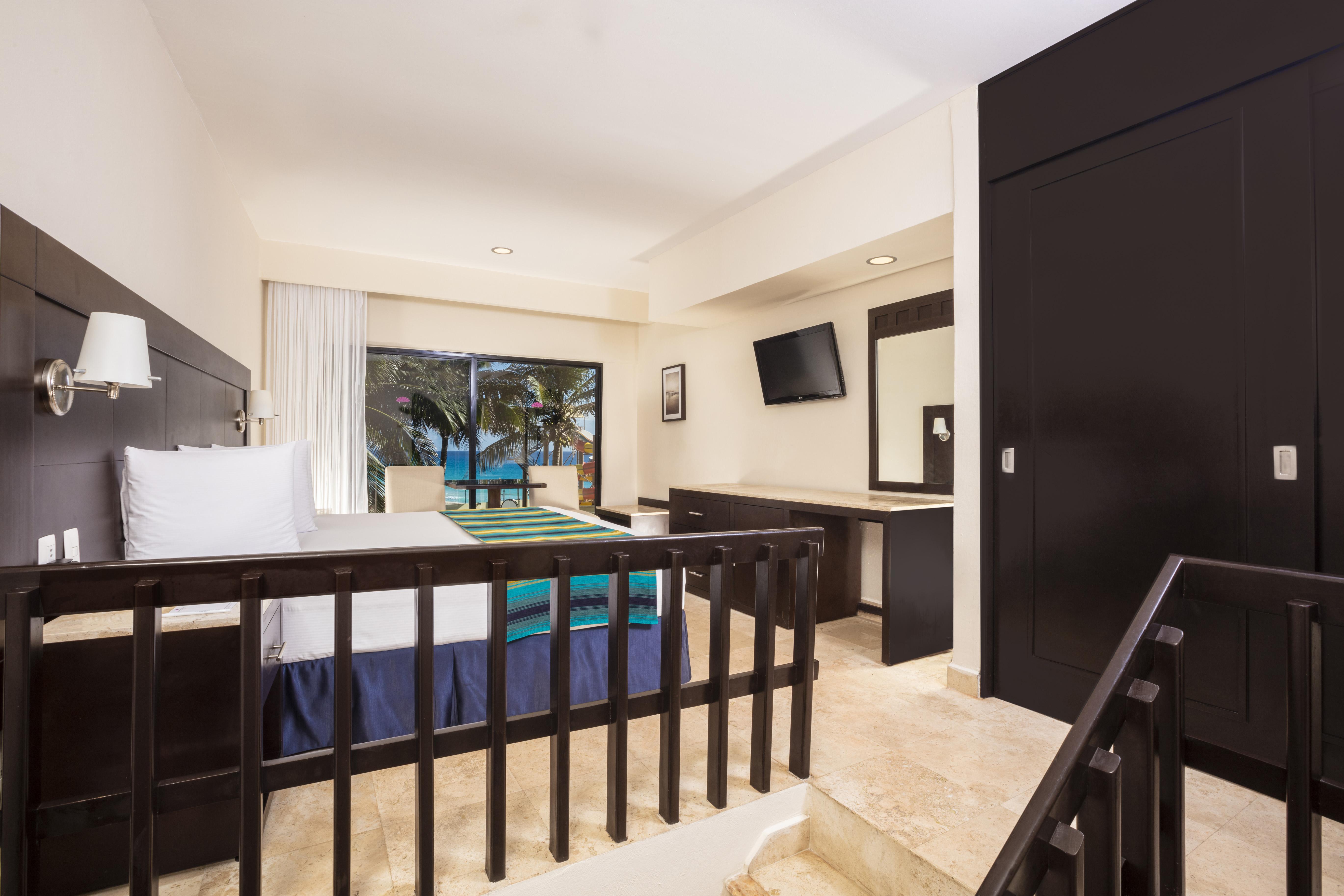 Crown Paradise Club Cancun Exterior photo Junior Suite