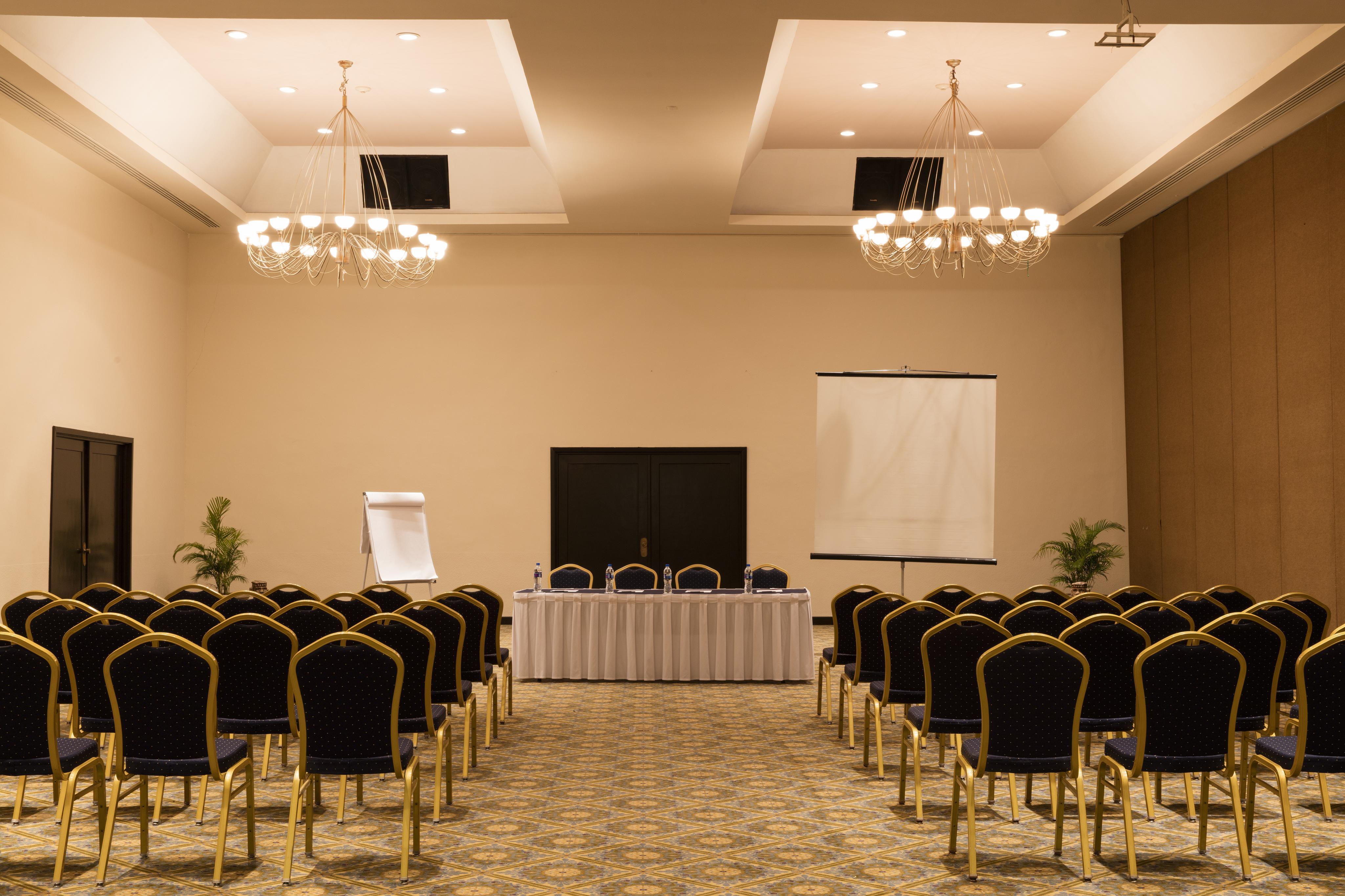 Crown Paradise Club Cancun Exterior photo Meeting room