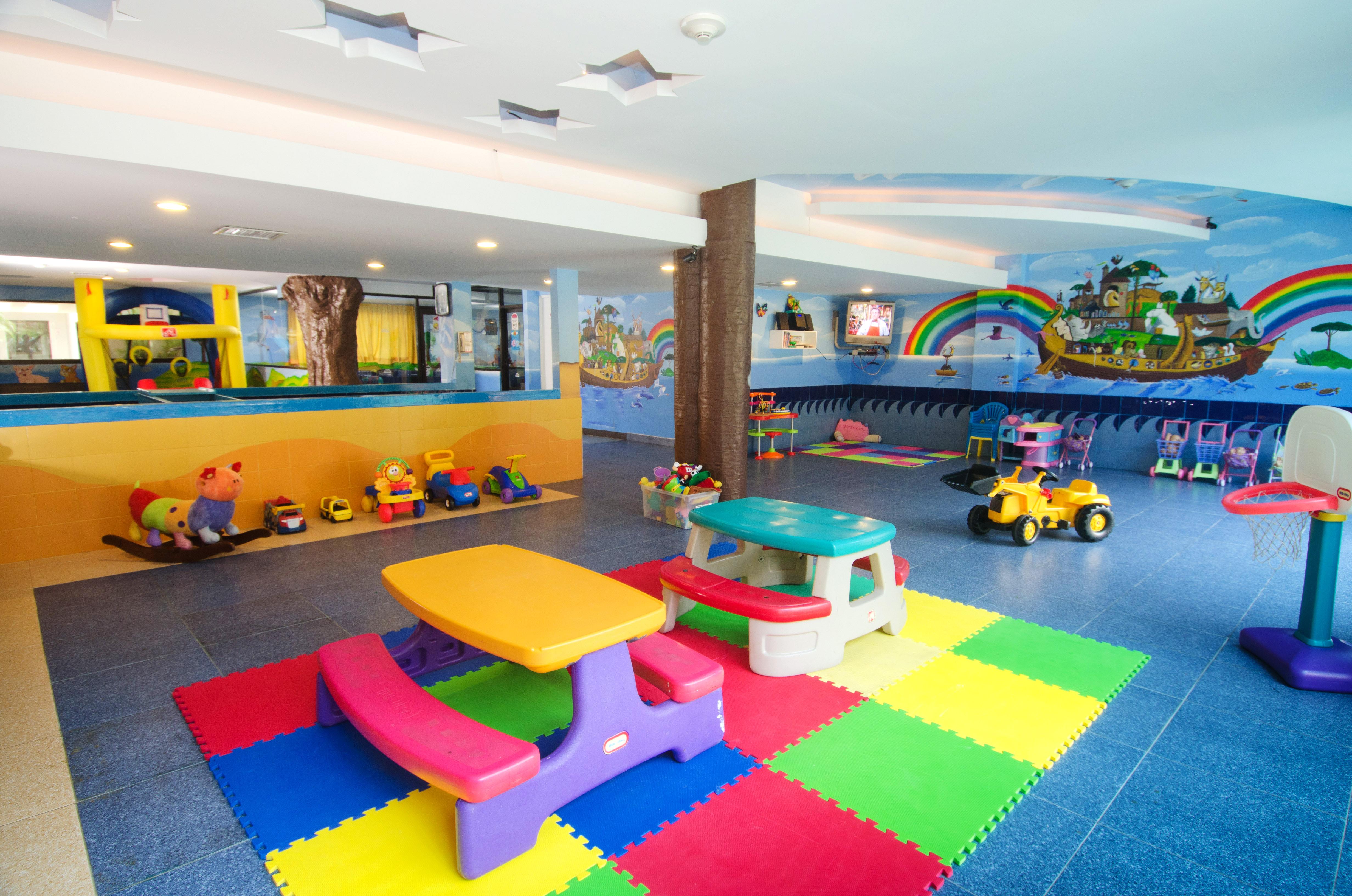 Crown Paradise Club Cancun Exterior photo A playroom at a daycare center