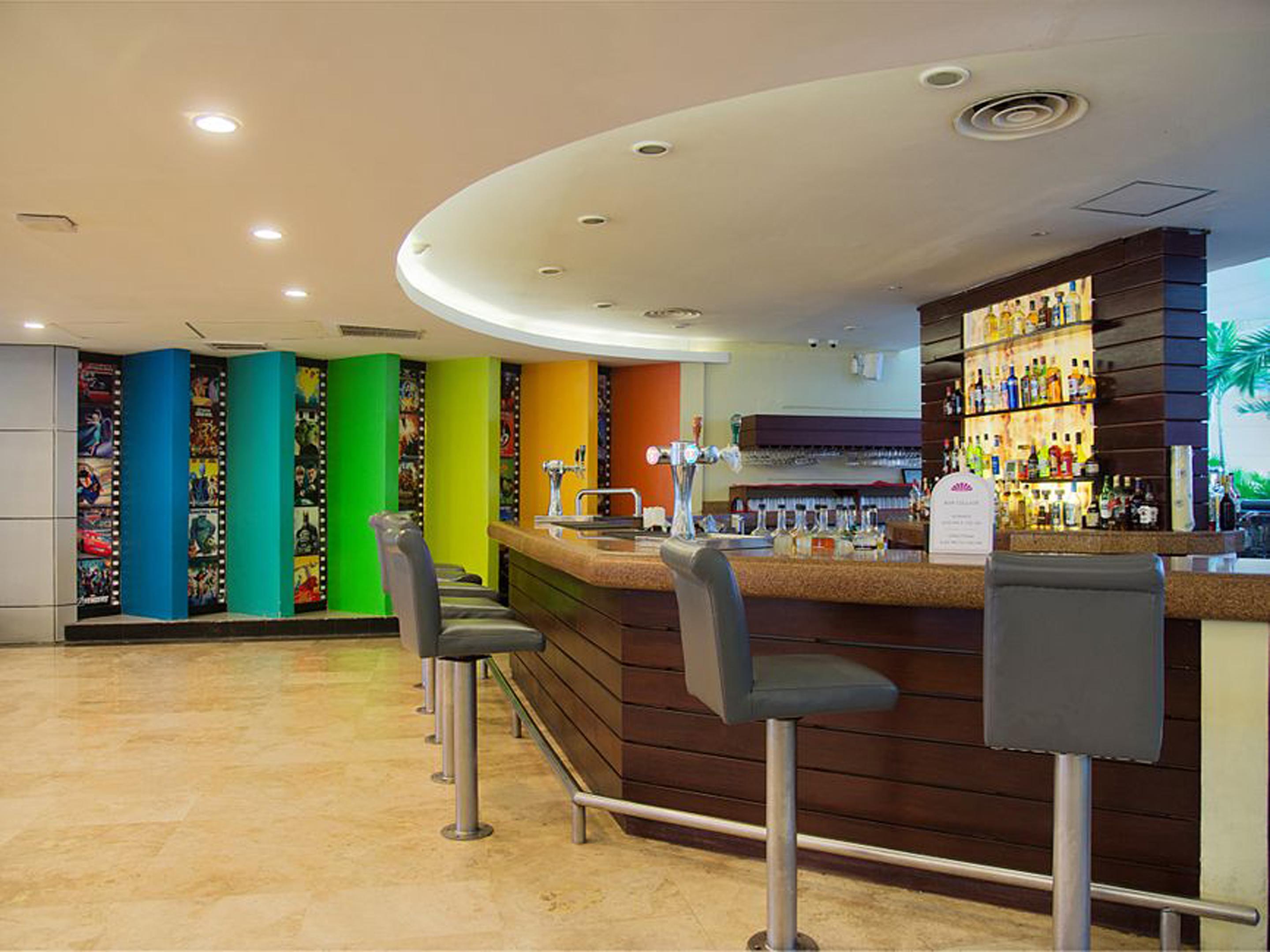 Crown Paradise Club Cancun Exterior photo The bar at the hotel