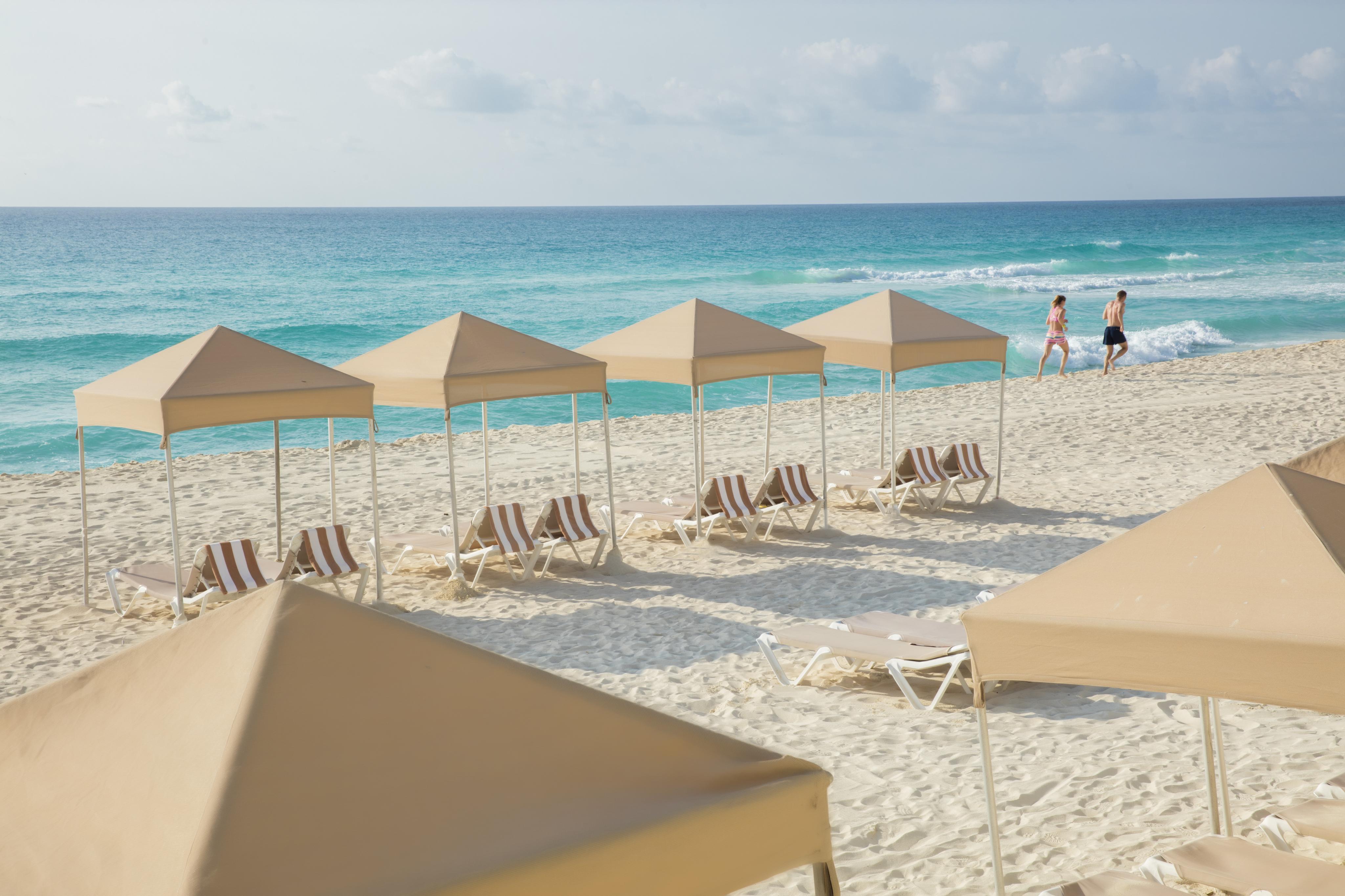 Crown Paradise Club Cancun Exterior photo Beach at The Fontainebleau