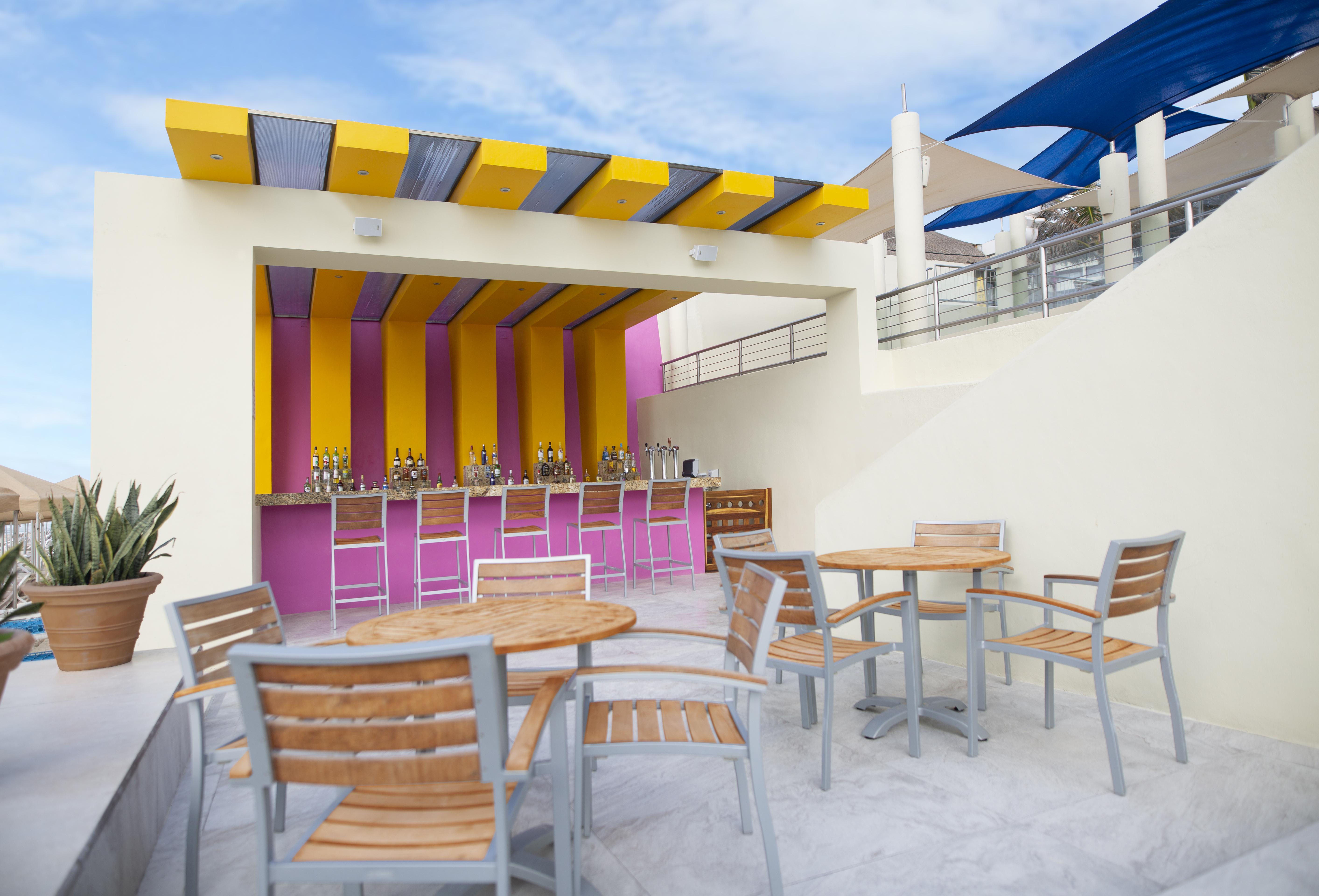 Crown Paradise Club Cancun Exterior photo Rooftop bar at the Hotel Icon