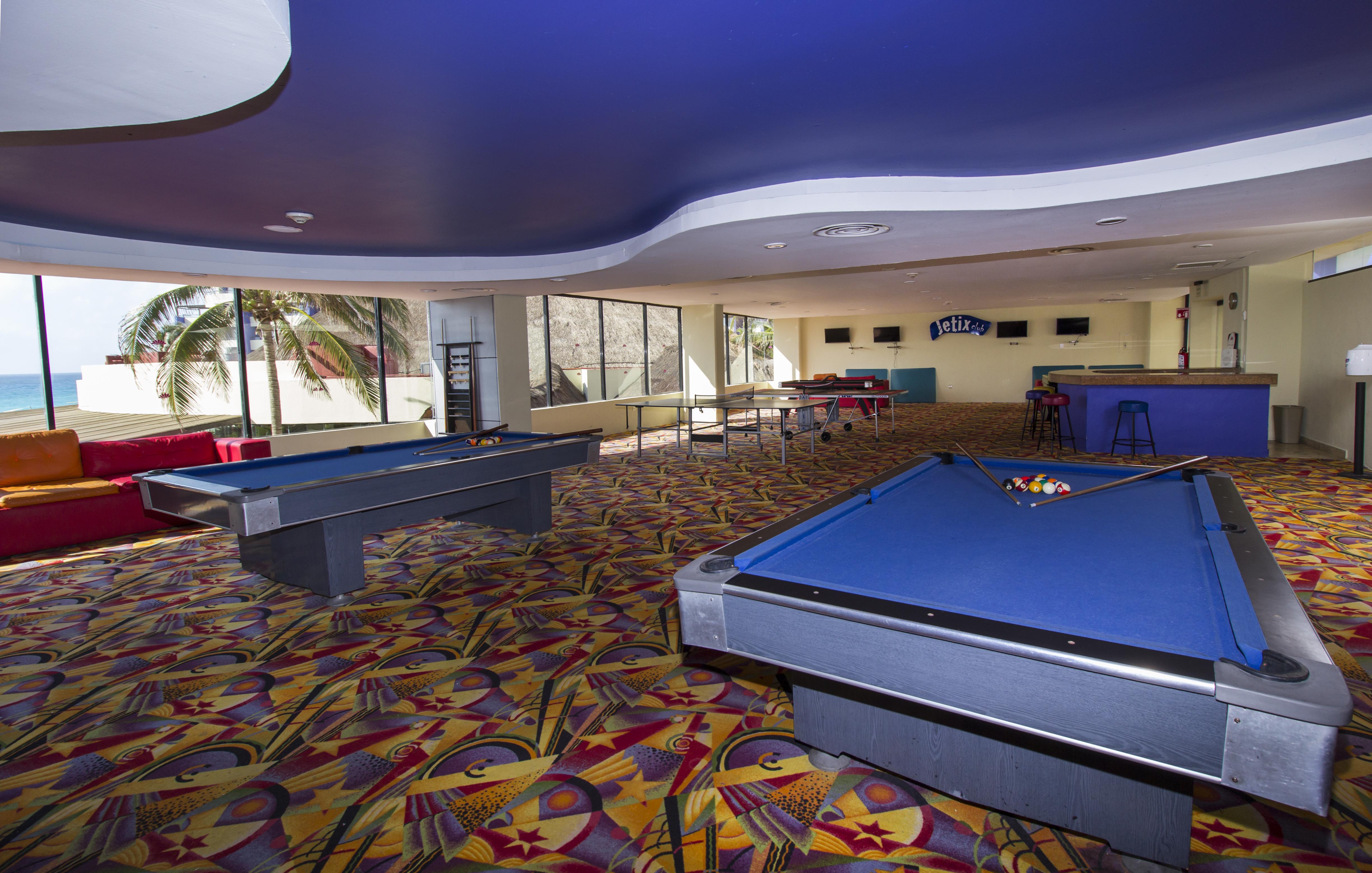 Crown Paradise Club Cancun Exterior photo The pool table room at the hotel