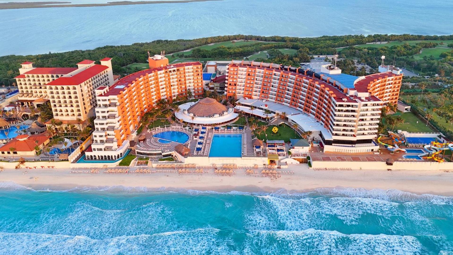 Crown Paradise Club Cancun Exterior photo Aerial view of the resort