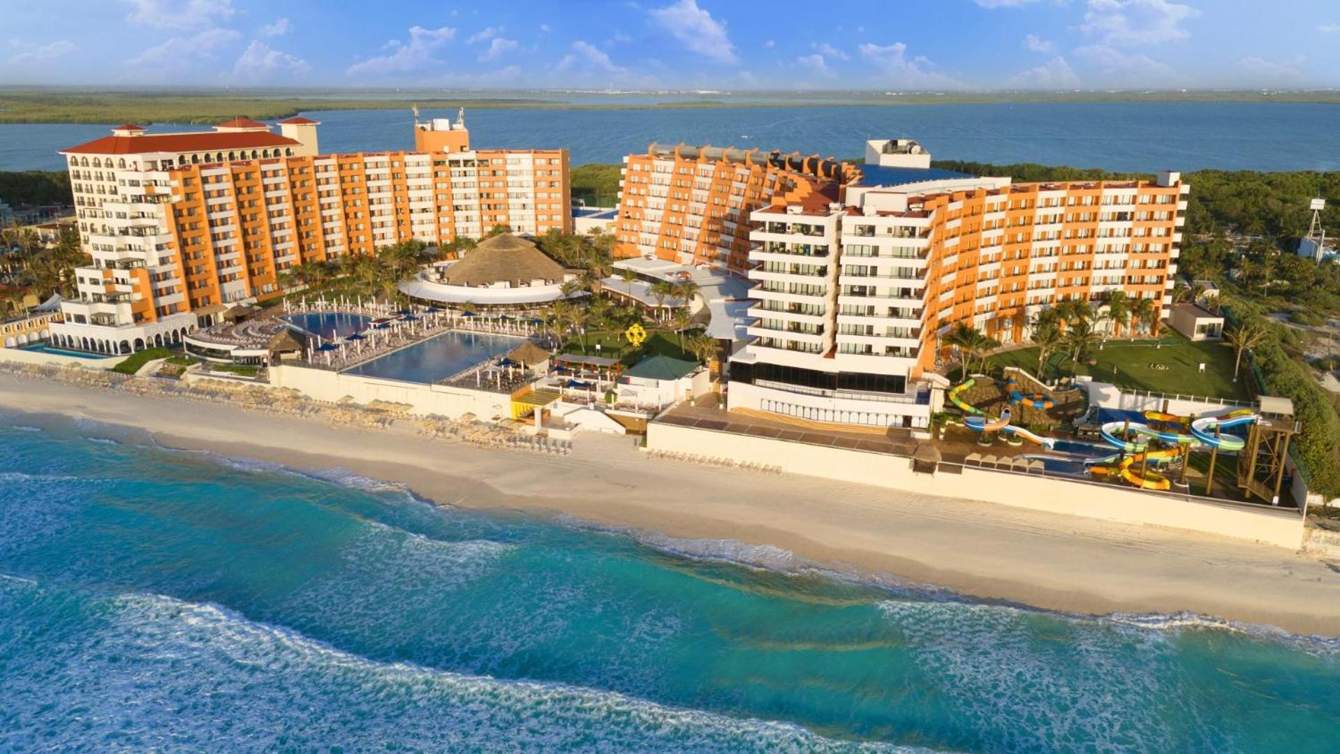 Crown Paradise Club Cancun Exterior photo Aerial view of the resort