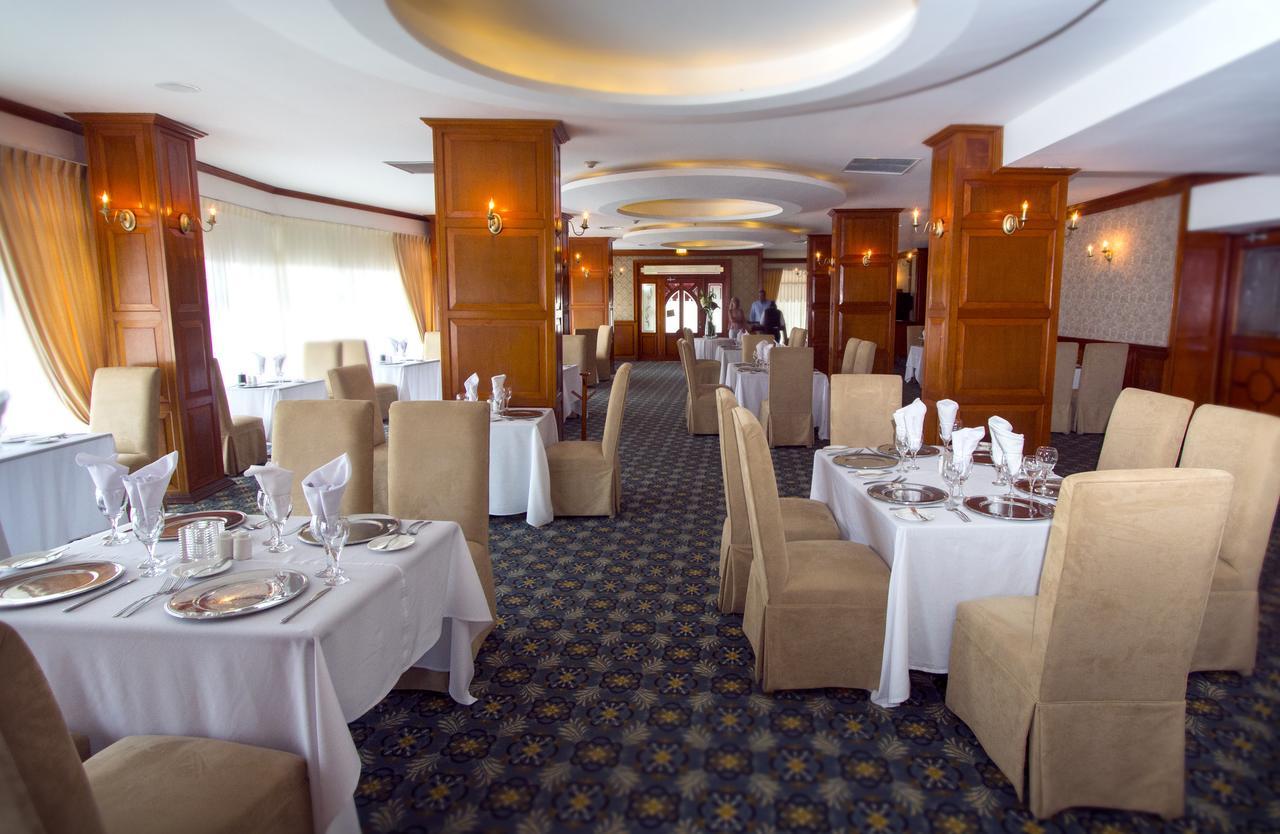 Crown Paradise Club Cancun Exterior photo The interior of the restaurant